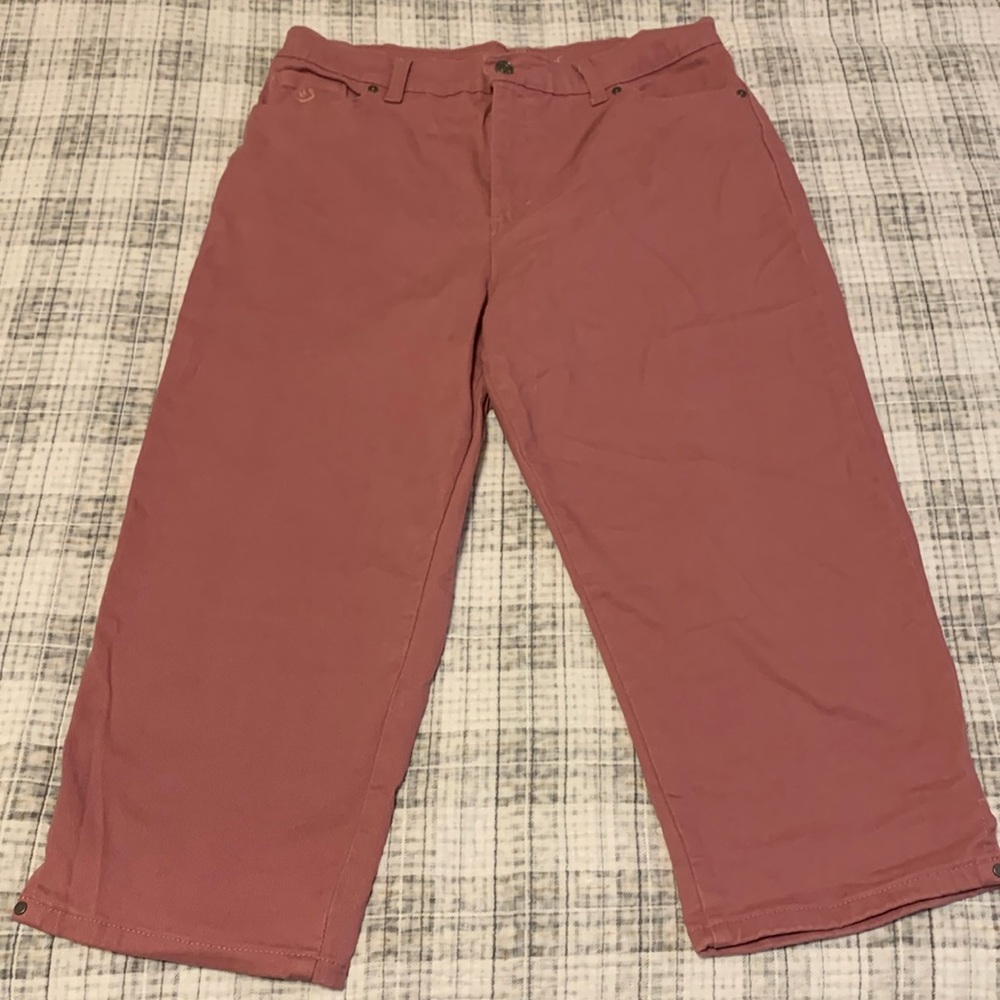 Gloria Vanderbilt size 12 pink all-around slimming effect amanda capri pants